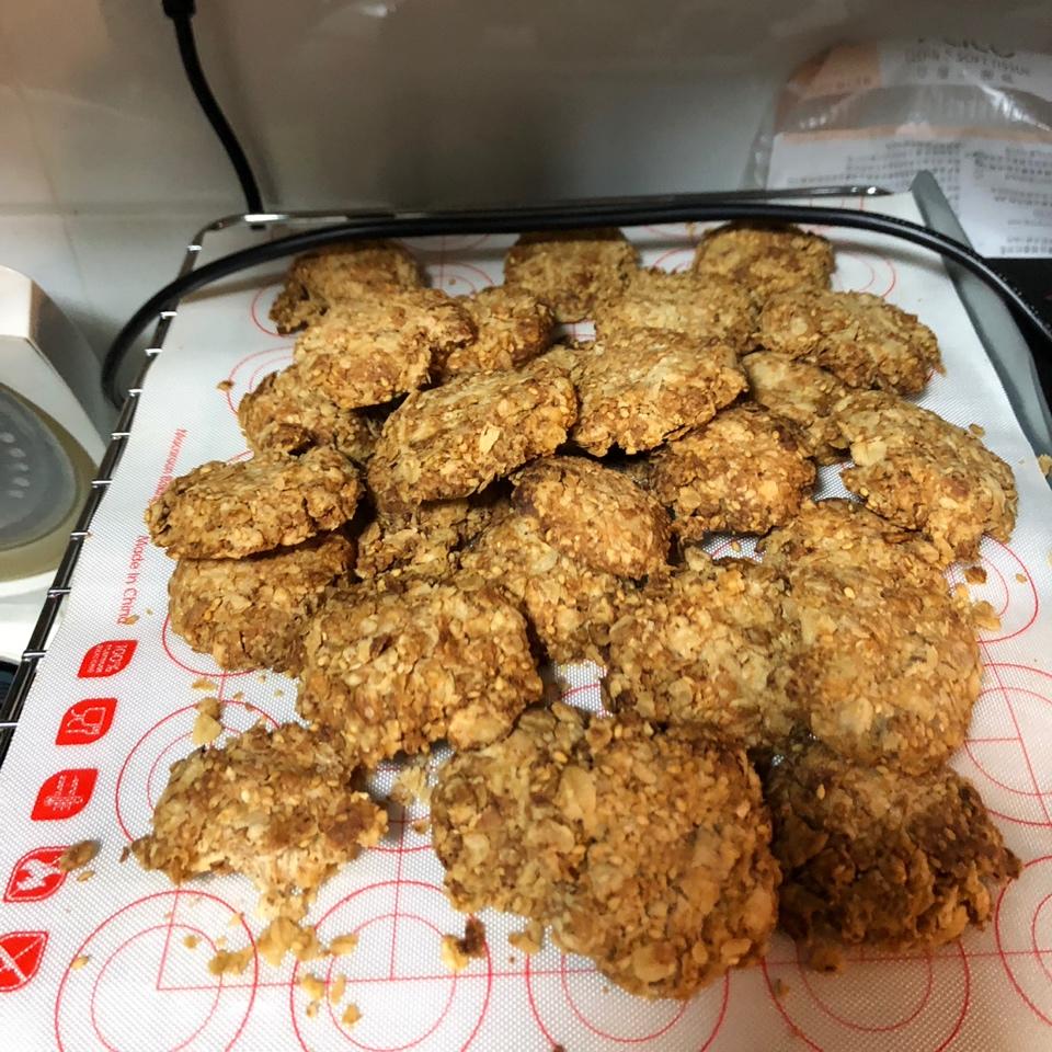 素食:有机燕麦芝麻大饼干