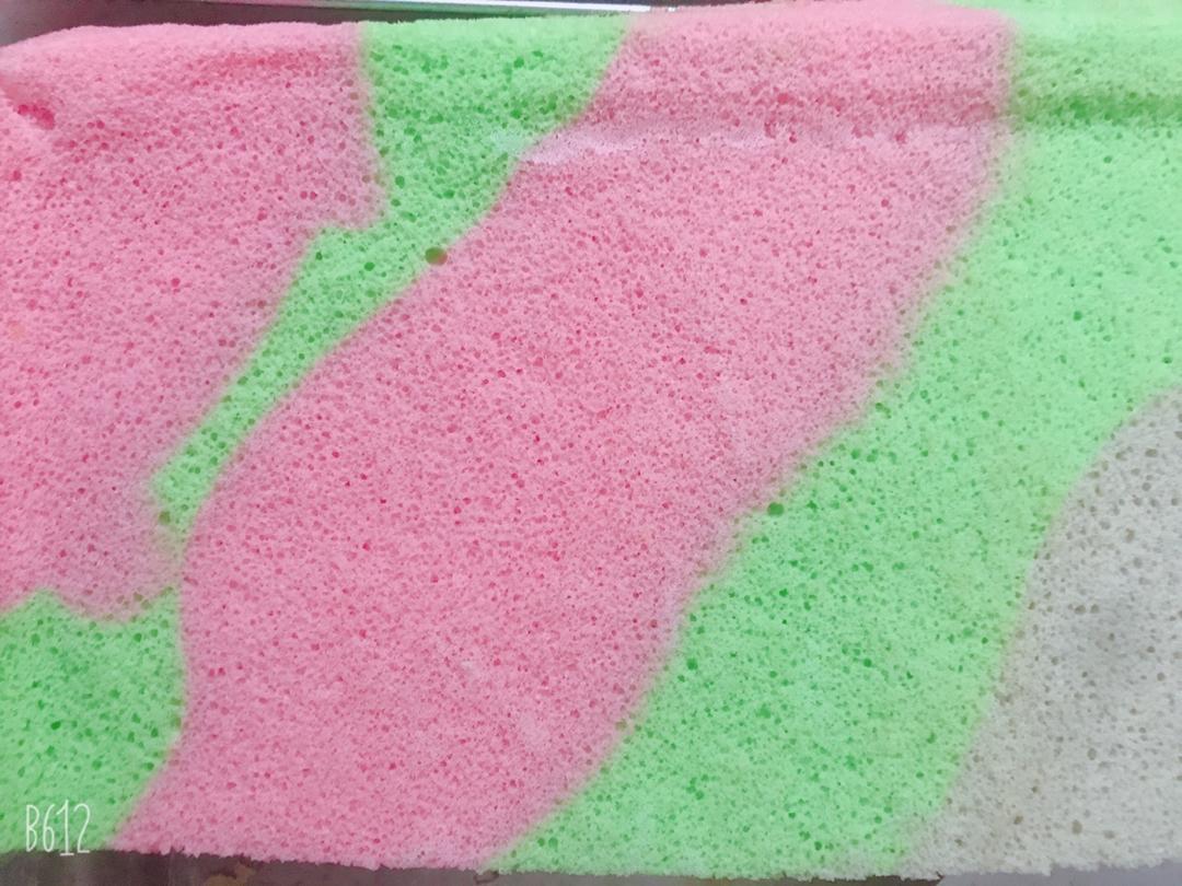 五彩斑斓的彩虹蛋糕卷   #皮黑森林#