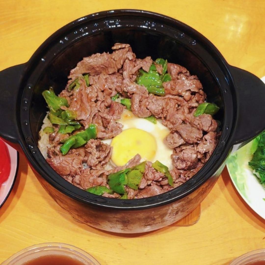 广式牛肉窝蛋煲仔饭