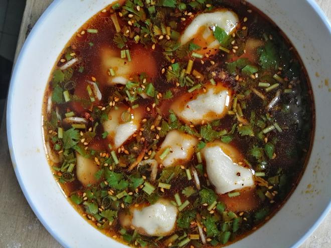 酸汤水饺（韭苔大肉）的做法