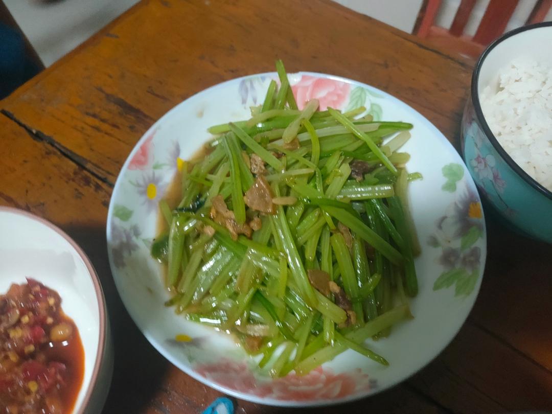 炒西芹（下饭、快手、简单家常菜）