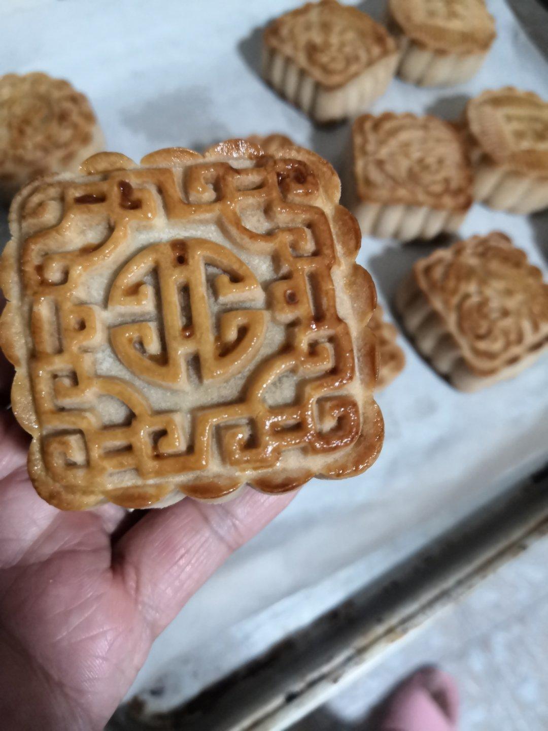 广式月饼－－蛋黄豆沙月饼