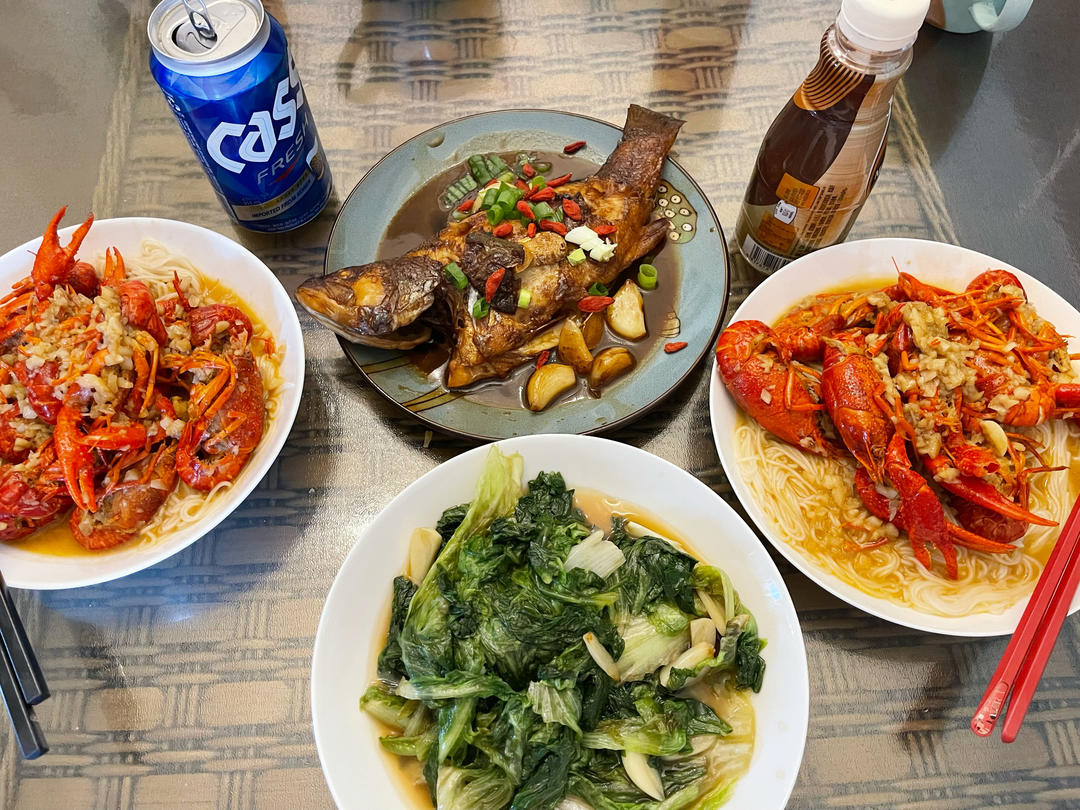 好吃的小龙虾拌面