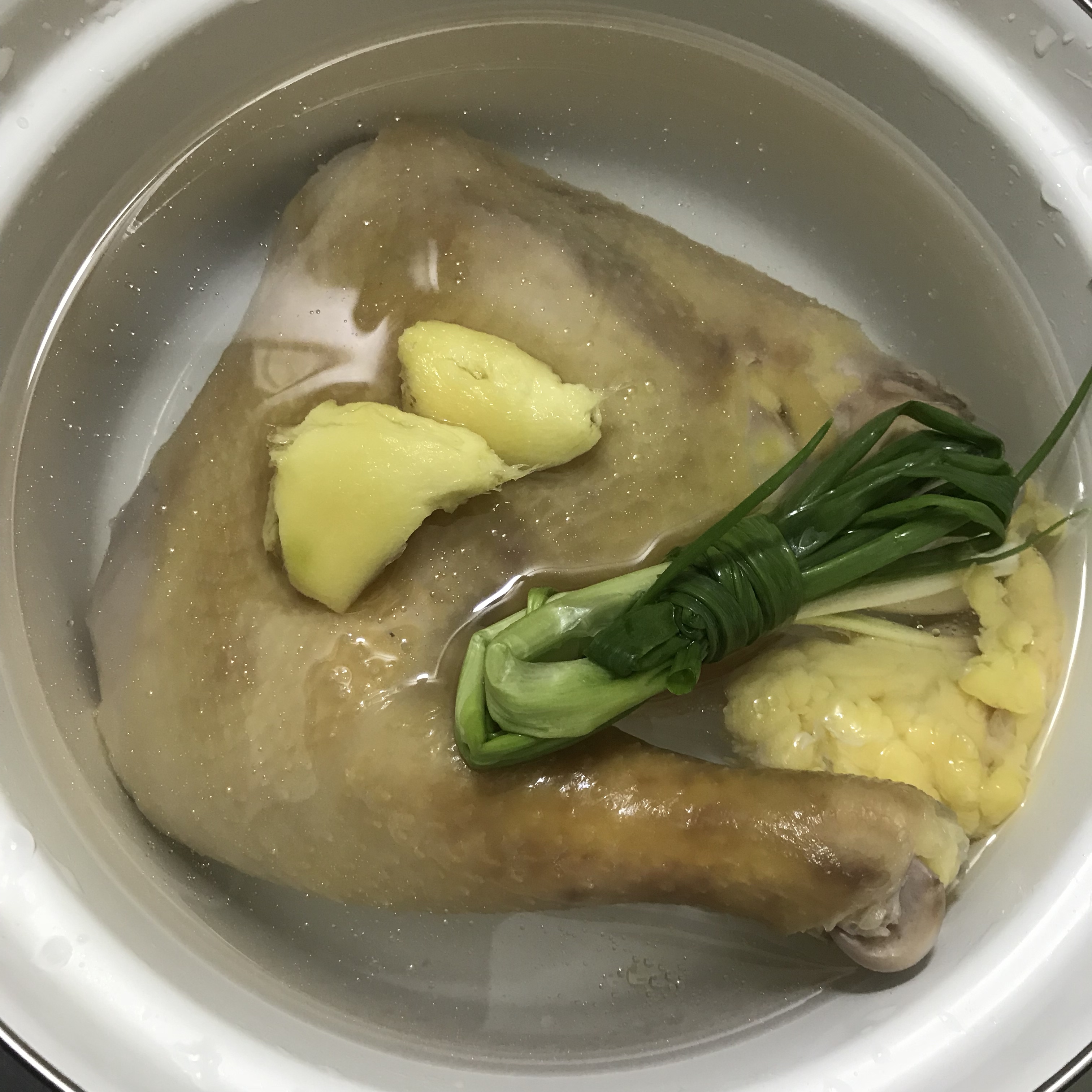 青柠汁酸辣蘸水鸡的做法 步骤1