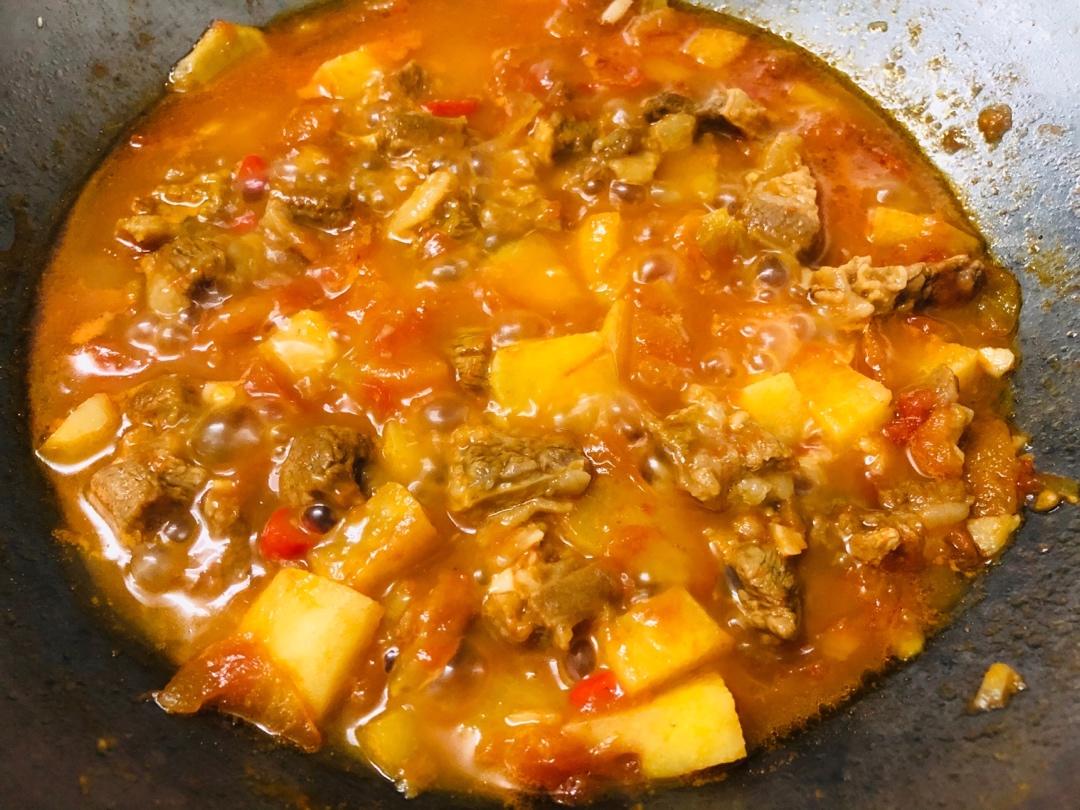 汤浓肉嫩的番茄牛腩，牛腩软烂秘法