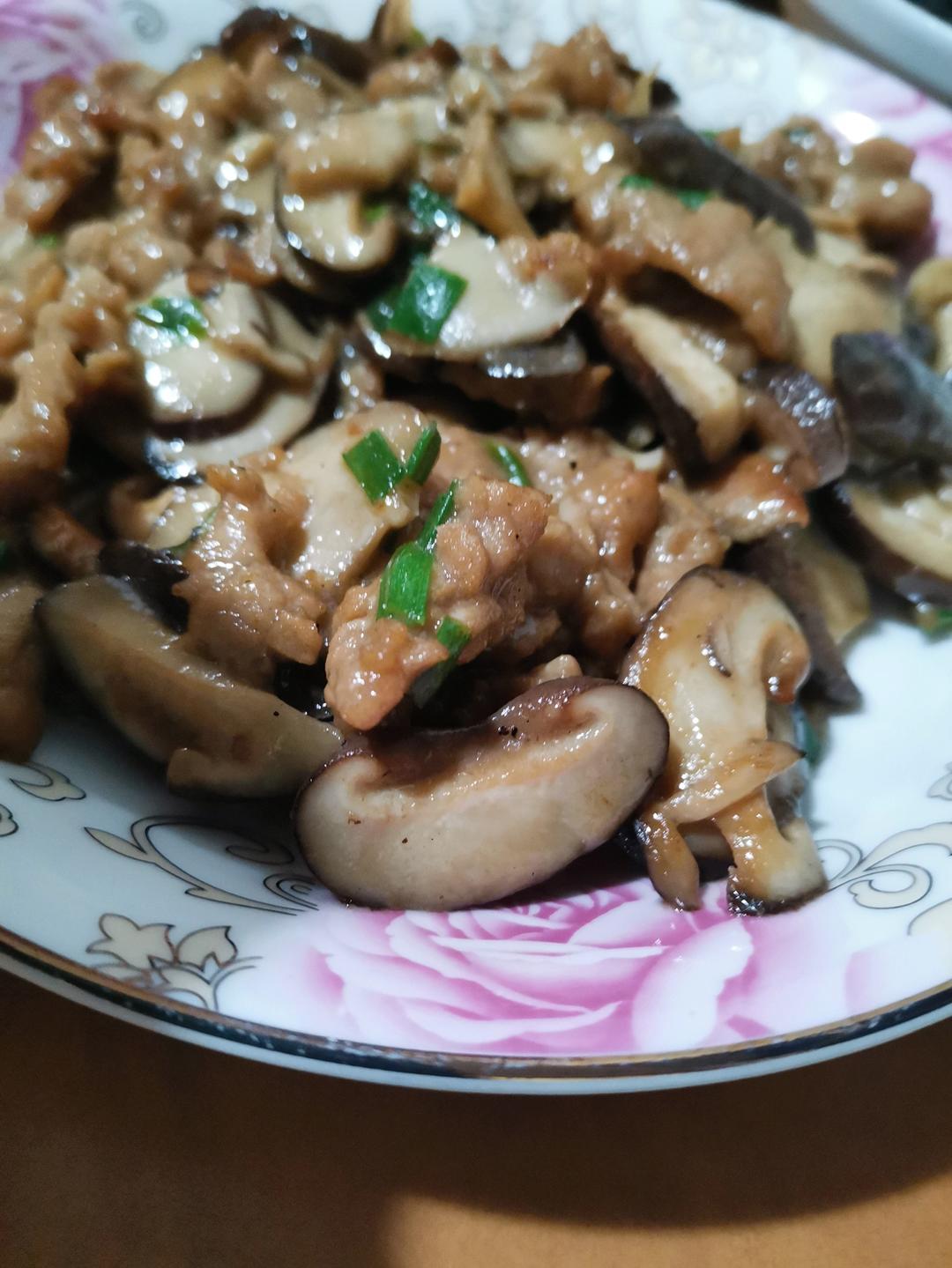 香菇炒肉