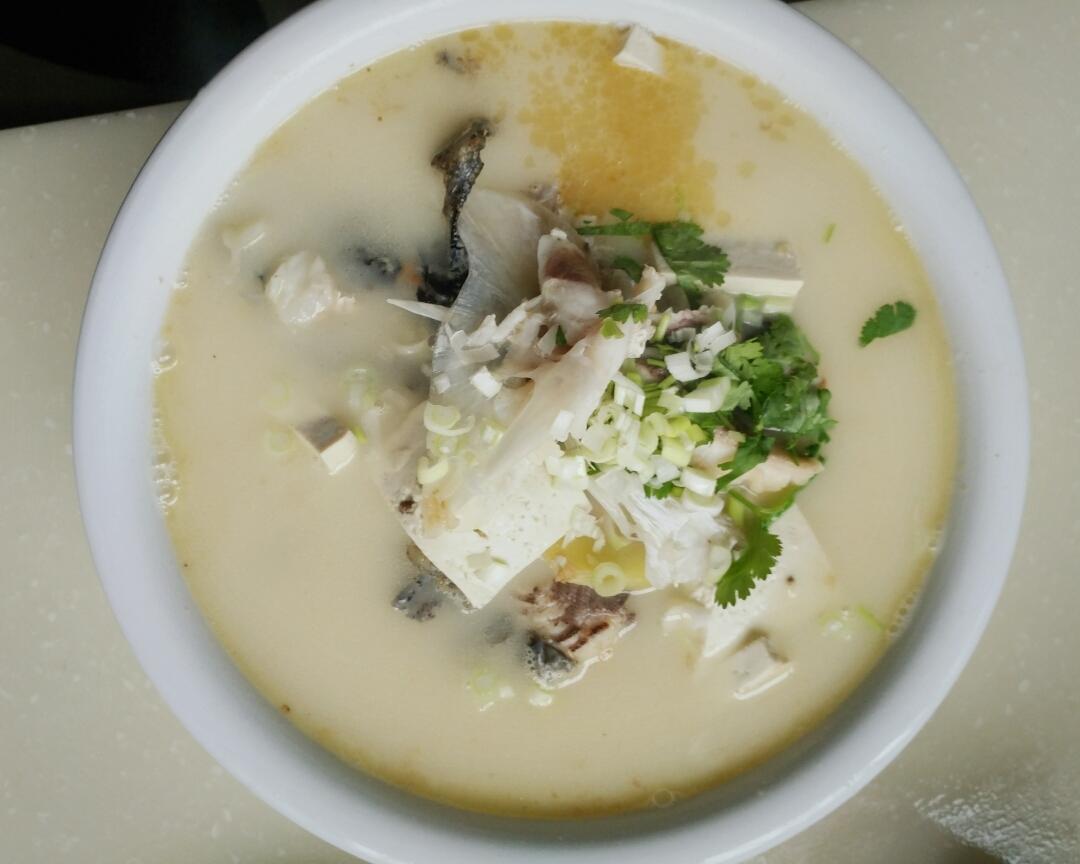 花鲢鱼头豆腐汤的做法