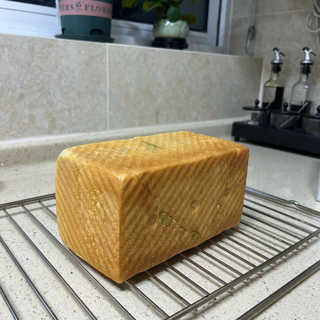 清香柔软的抹茶红豆吐司