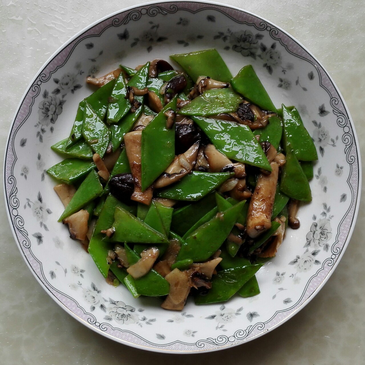 荷兰豆炒香菇