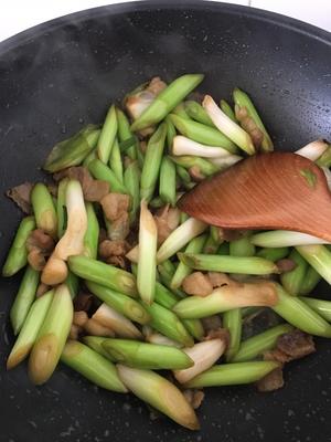 〈健康·美味〉五花肉炒青蒜的做法 步骤4