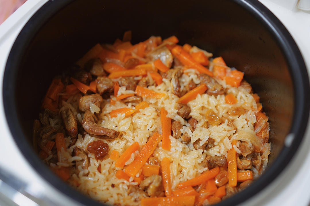 新疆羊肉抓饭（不糊底电饭煲版）