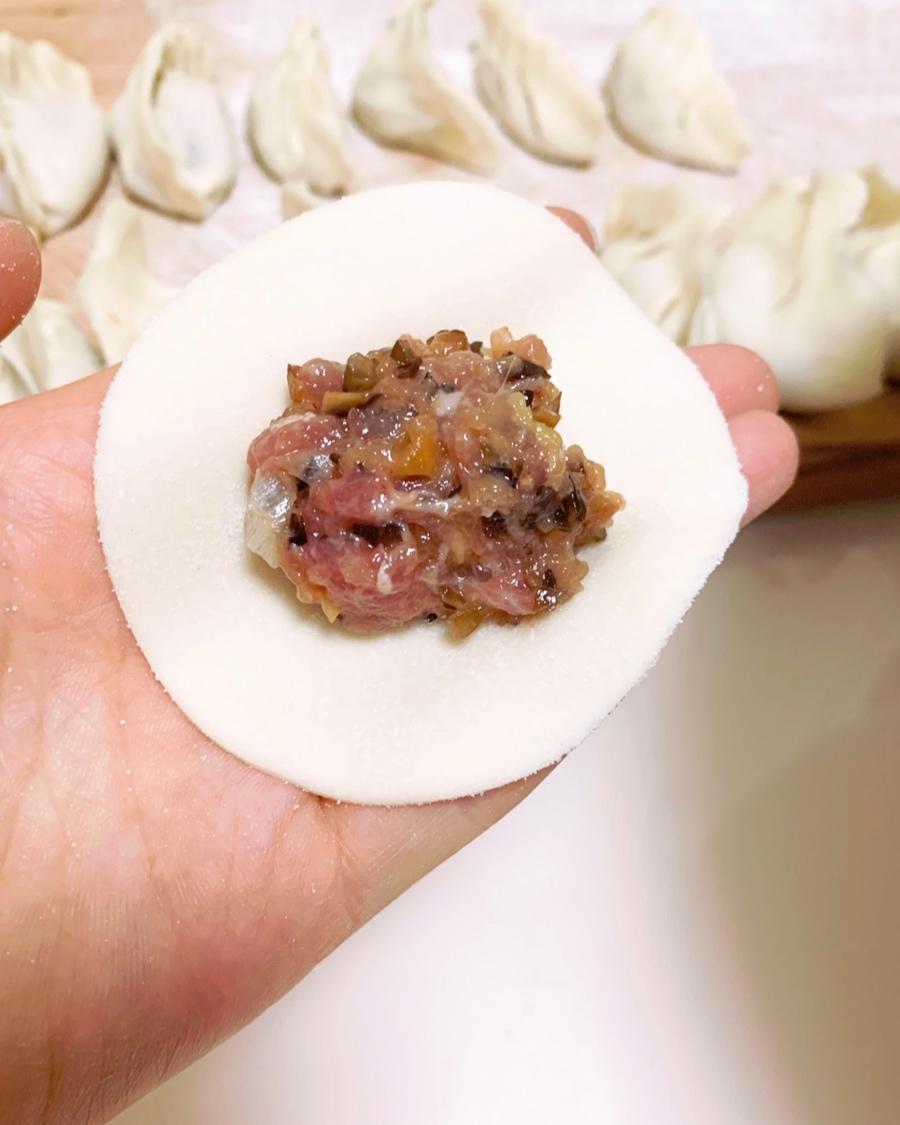 鲜掉眉毛的 三鲜水饺~