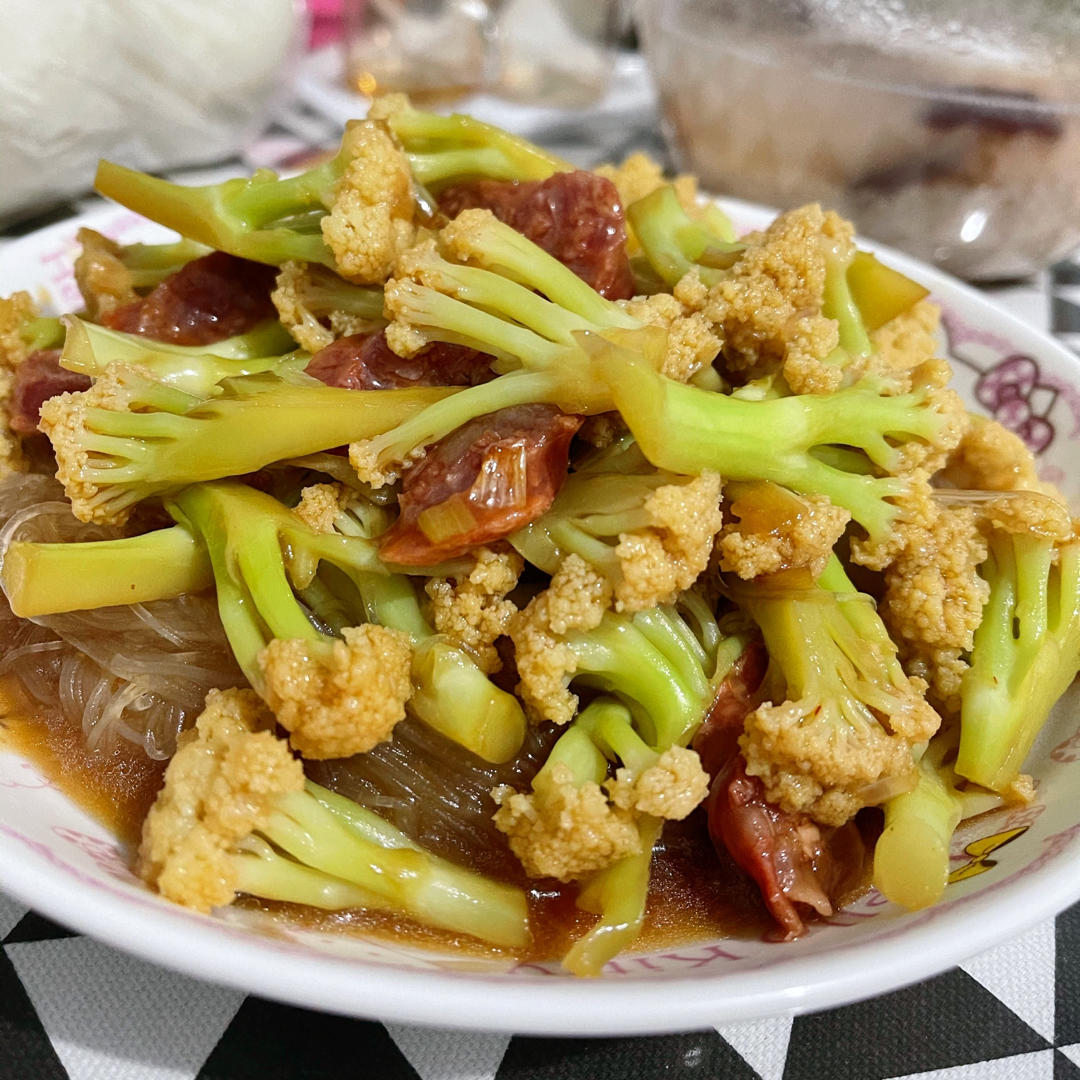 腊肠炒菜花~平凡美味