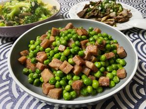 午餐肉炒豌豆（把春天吃进肚子里）的做法 步骤7