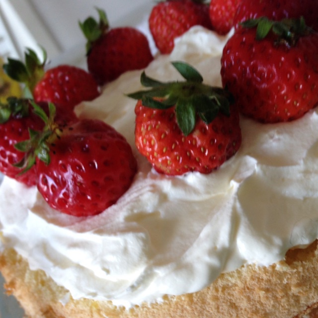 6寸草莓奶油戚风蛋糕