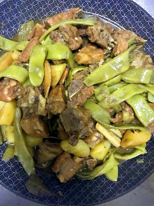 一定要用铁锅做的菜“排骨土豆炖豆角”