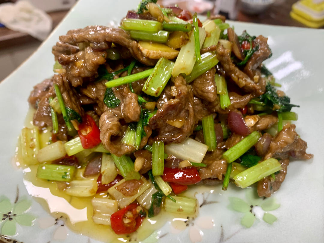 小炒黄牛肉，肉嫩味香！太好吃了简直是米饭杀手！