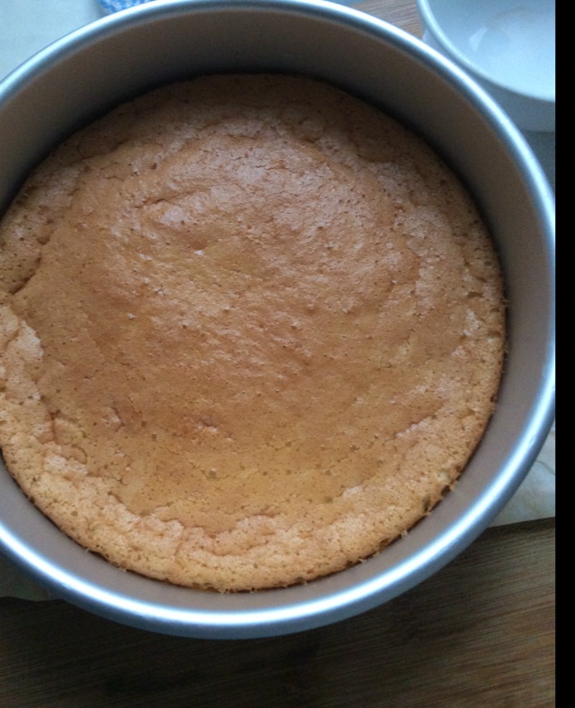 超简单完美戚风蛋糕（6寸2蛋）附打发、翻拌、脱模视频