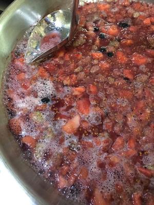 草莓桑葚果酱的做法 步骤2