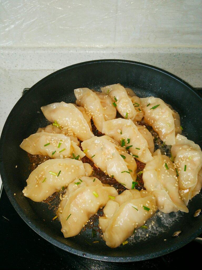 早餐来一锅香脆的生煎饺子