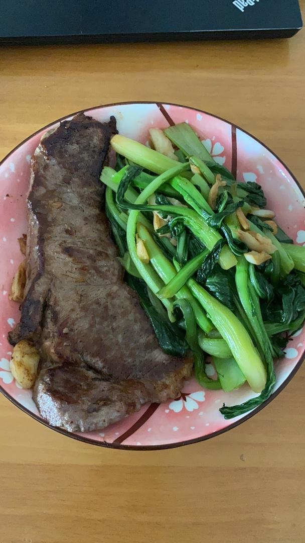 这些煎牛排的小技巧你们都会吗？