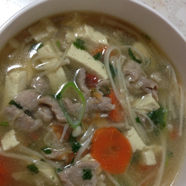 暗香袭人9122做的金针菇豆腐肉片汤