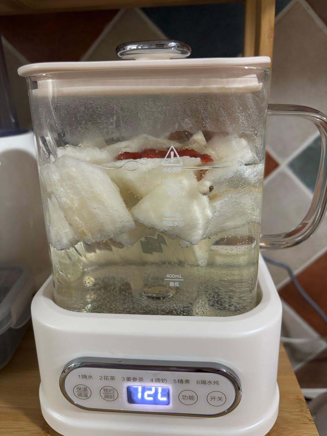 冰糖雪梨汤（清热降火，润肺止咳）