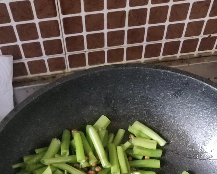 黄豆钻进空心菜~祛湿补肾好吃易做的做法 步骤4