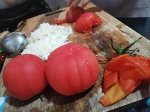 西红柿浓汤方便面的做法 步骤3