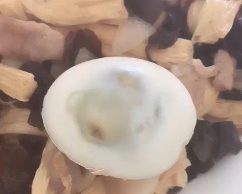 自己在家腌富的流油咸鸡蛋