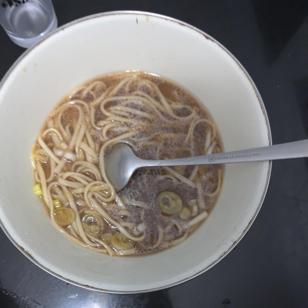 超简单的10分钟做好-热汤面