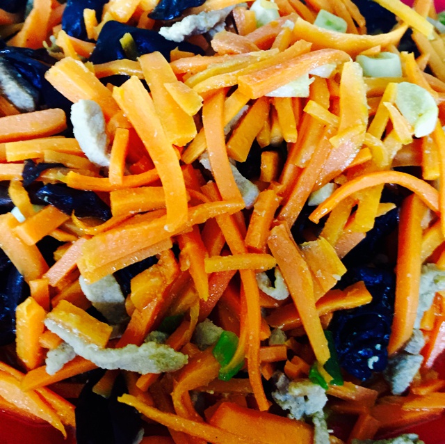 胡萝卜木耳炒肉