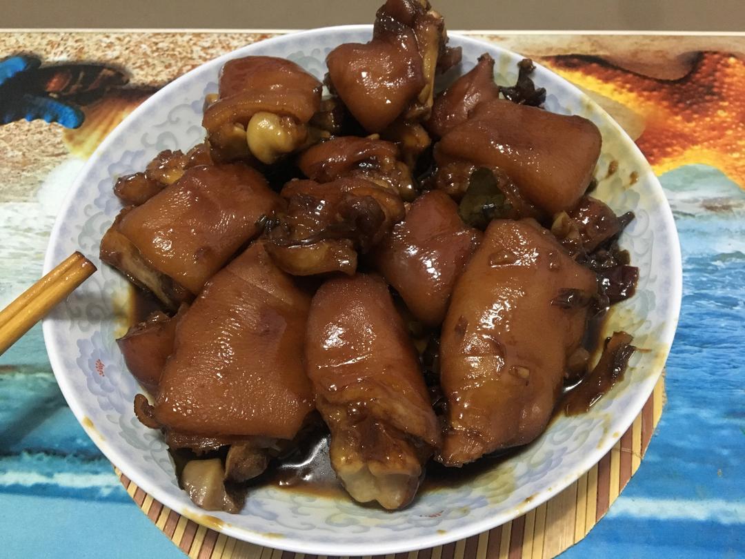 美味的家常菜：红烧猪蹄