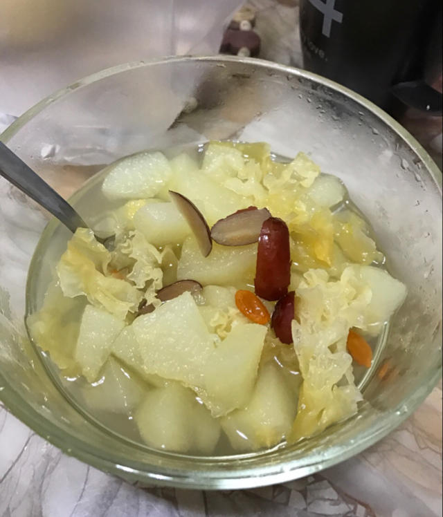 冰糖银耳梨汤