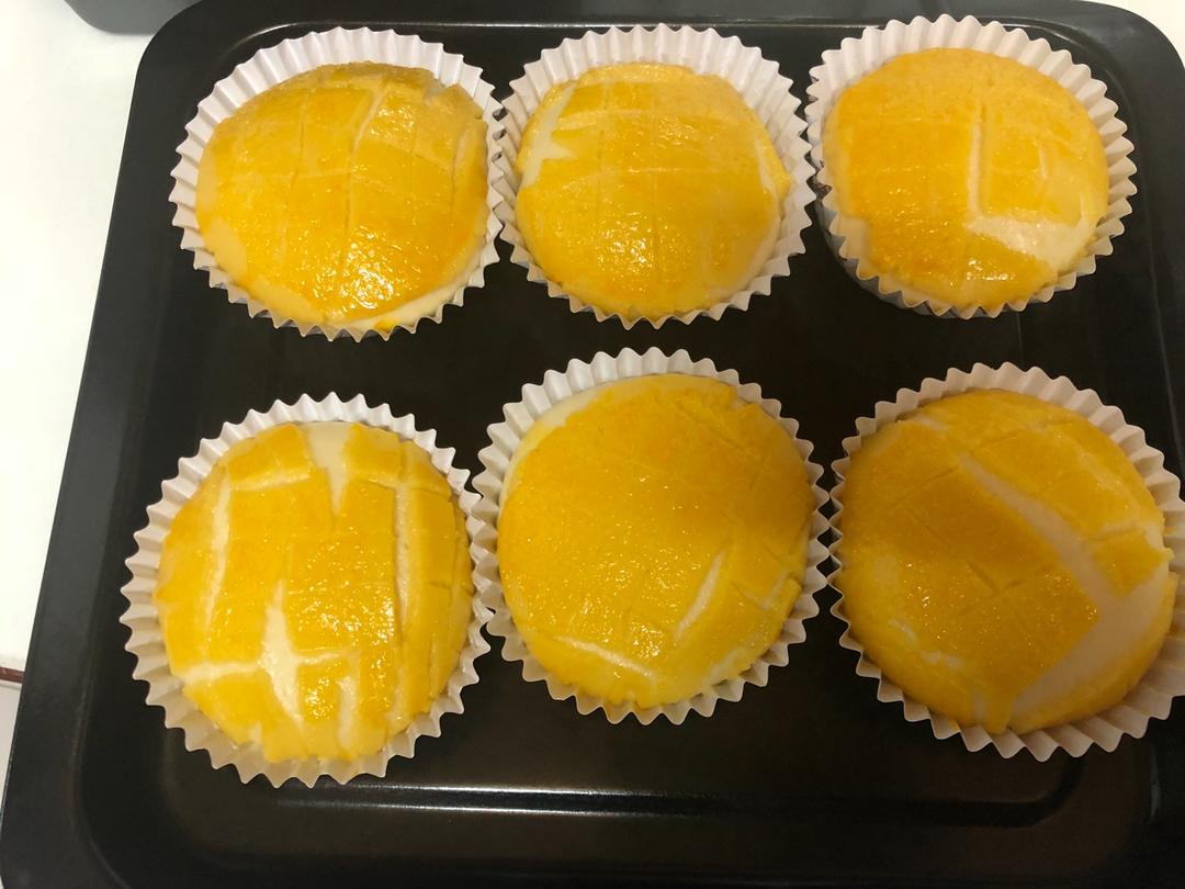 好吃到炸裂的港式菠萝包（附带制作酥皮的小视频）