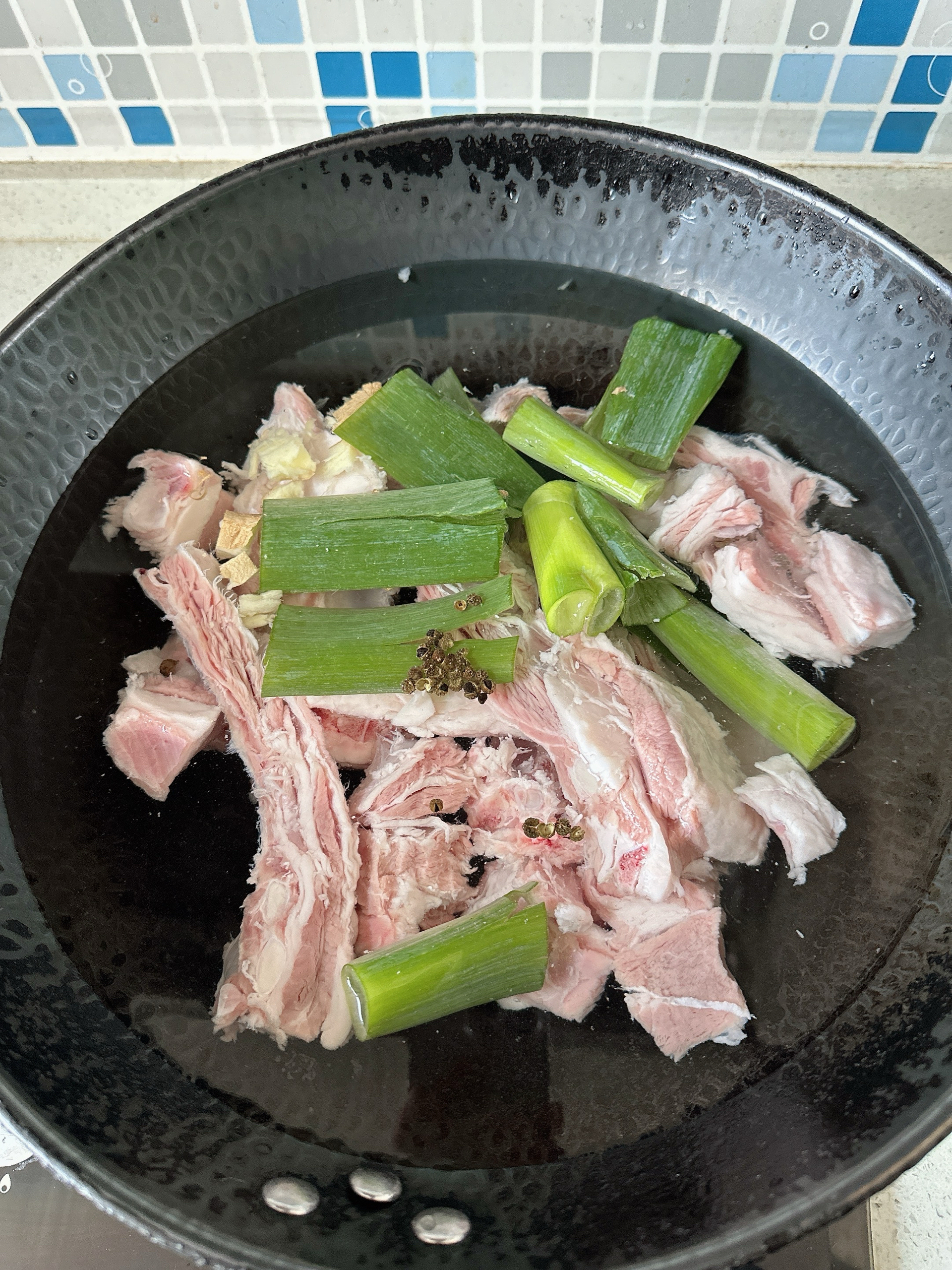 鲜掉大牙的羊肉汤的做法 步骤2