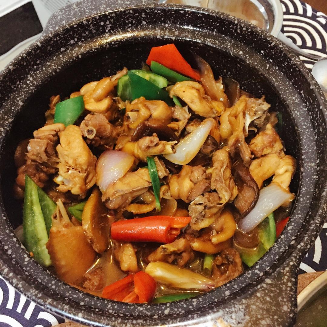 苗条的琳琳做的砂锅鸡煲