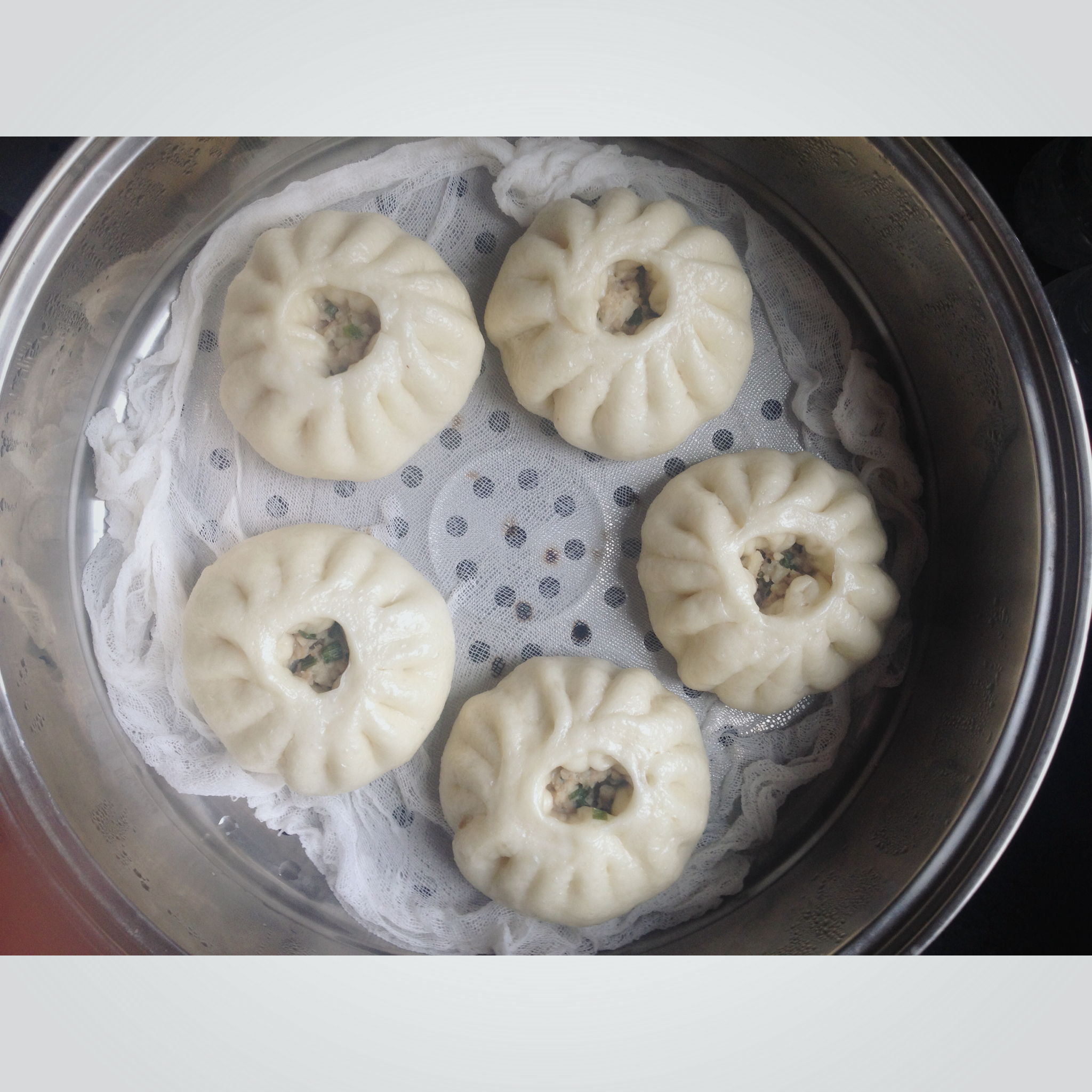 包包子的手法（鲜虾猪肉包）