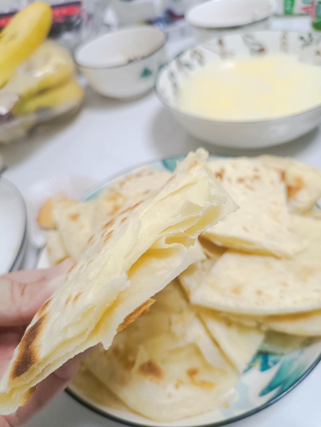 烙饼不硬的小窍门 掌握了你也能看出柔软多层凉了不硬的小油饼