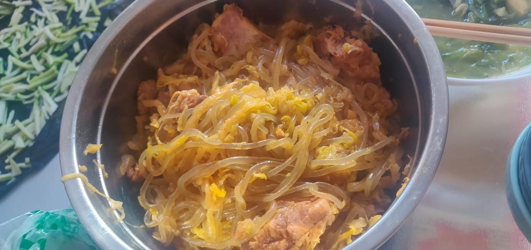 东北酸菜炖排骨