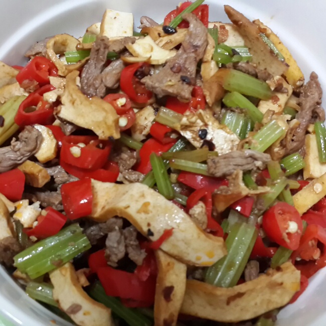 香干芹菜炒牛肉