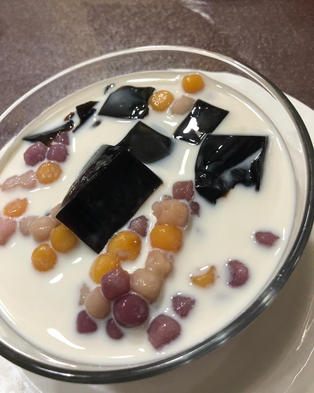 碧眼女子2002做的芋圆烧仙草