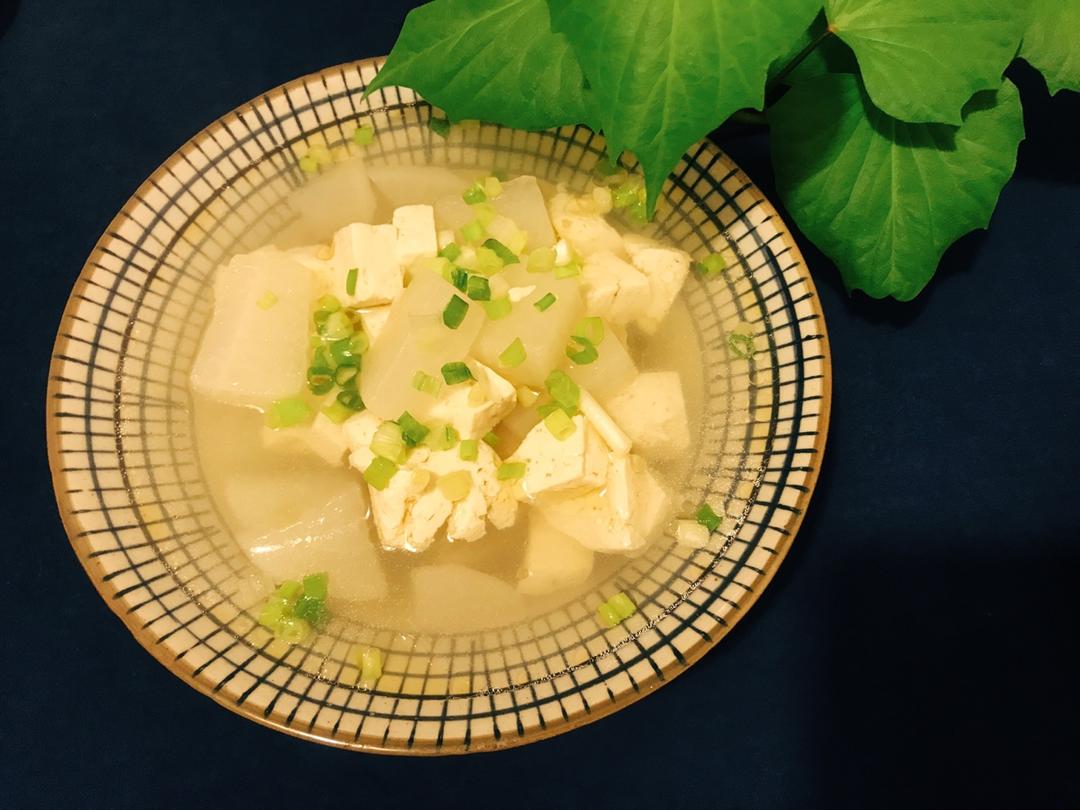白萝卜豆腐汤