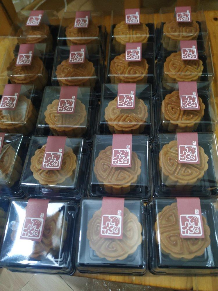 广式月饼—蛋黄莲蓉月饼