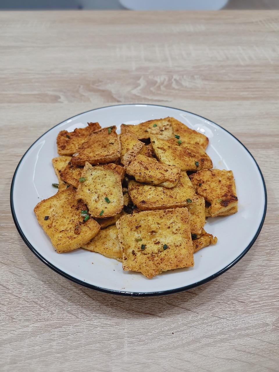 外焦里嫩，老豆腐这么做才更好吃 ！——香煎豆腐