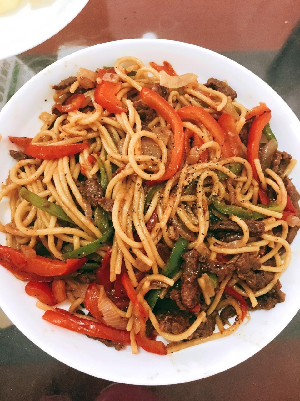 花花夫人爱下厨做的黑椒牛柳炒意面