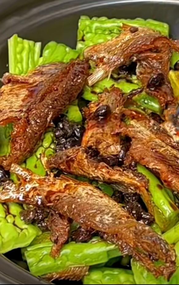 豆豉鲮鱼苦瓜煲