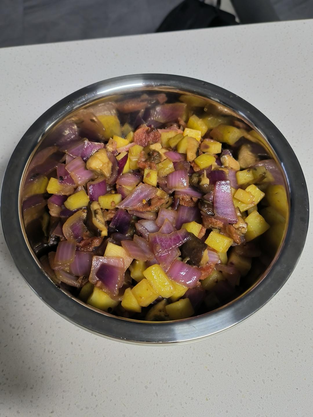 土豆-洋葱-香菇腊肠小炒