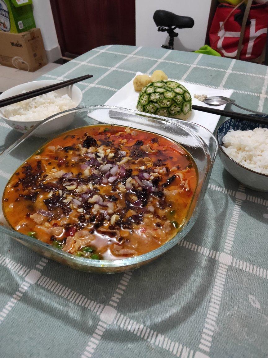 厨师长教你：“水煮肉片”的正宗做法，这味道真的很四川