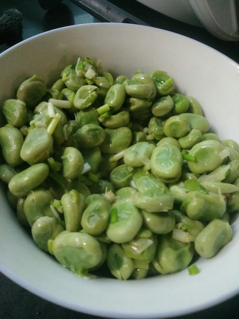葱油蚕豆的做法